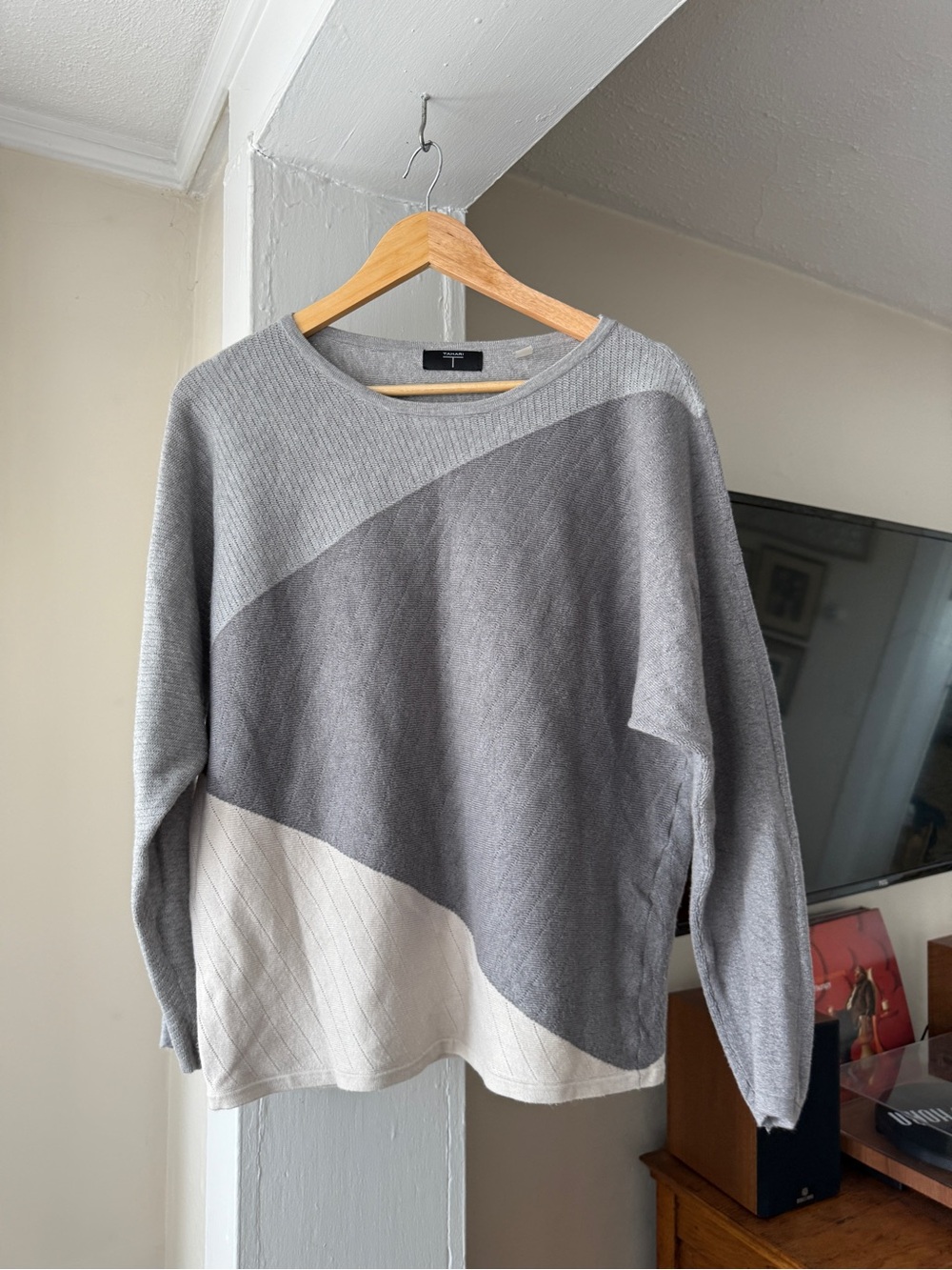 Tahari Colorblock Knit Sweater Size Large Gray Neutral Lightweight